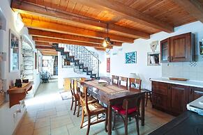 Charming House With Garden and BBQ in Galizana