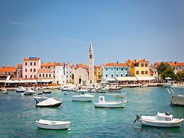 Charming House With Garden and BBQ in Galizana