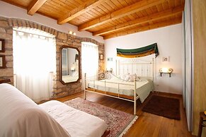 Charming House With Garden and BBQ in Galizana