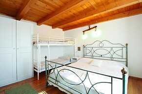 Charming House With Garden and BBQ in Galizana