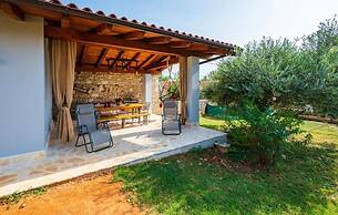 Charming House With Garden and BBQ in Galizana