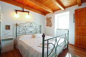 Charming House With Garden and BBQ in Galizana