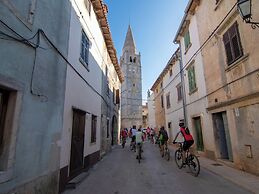 Charming House With Garden and BBQ in Galizana