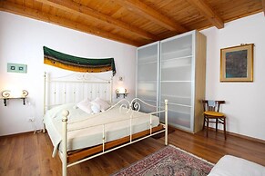 Charming House With Garden and BBQ in Galizana