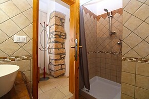 Charming House With Garden and BBQ in Galizana