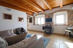 Charming House With Garden and BBQ in Galizana