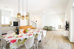 Modern Villa With Private Pool and Garden