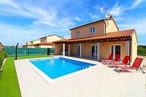 Modern Villa With Private Pool and Garden