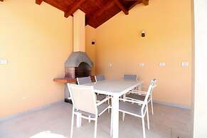 Modern Villa With Private Pool and Garden