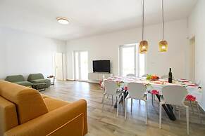 Modern Villa With Private Pool and Garden