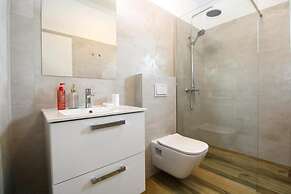 Modern Villa With Private Pool and Garden