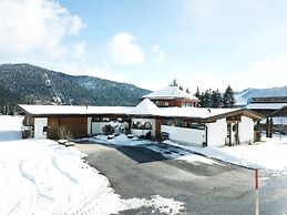 Chalet Leutasch With Ski Trail & Mountain Views