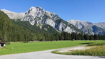 Chalet Leutasch With Ski Trail & Mountain Views