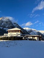Chalet Leutasch With Ski Trail & Mountain Views