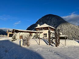 Chalet Leutasch With Ski Trail & Mountain Views