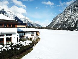 Chalet Leutasch With Ski Trail & Mountain Views