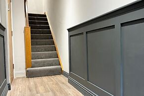 Cottage - Sleeps 2 - Pet Friendly - Parking