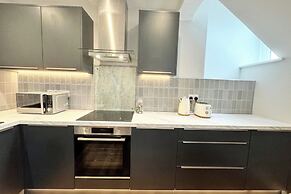 Cottage - Sleeps 2 - Pet Friendly - Parking