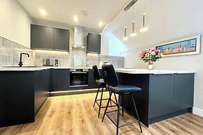 Cottage - Sleeps 2 - Pet Friendly - Parking