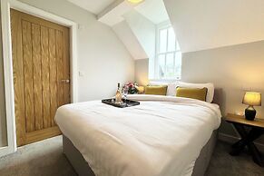 Cottage - Sleeps 2 - Pet Friendly - Parking
