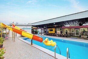Ton Hom Pool Party