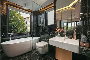 Aurora Oriental Hotel