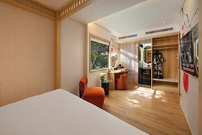 Aurora Oriental Hotel