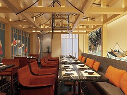 Aurora Oriental Hotel