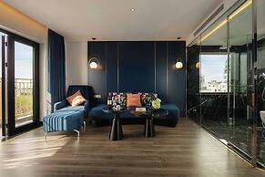 Aurora Oriental Hotel