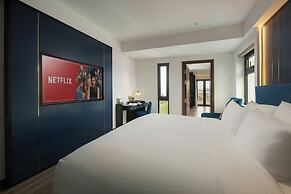 Aurora Oriental Hotel