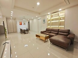 Starlake DAEWOO Apartments by Emily