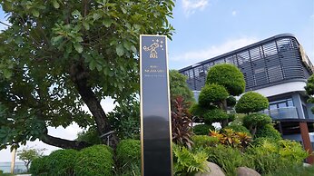 The Matrix One - Luxury free Gym & Pool