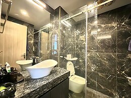 Vinhomes Metropolis by Emily in Town