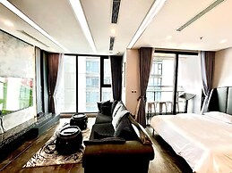 Vinhomes Metropolis by Emily in Town