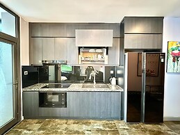 Vinhomes Metropolis by Emily in Town