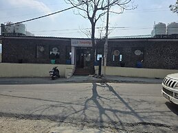 SIDDHI VINAYAK HOTEL AND BANQUET