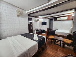 HOTEL RAUNAK