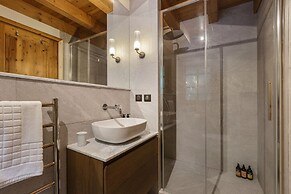 Magnificent Chalet Valhalla 5 Central Chamonix