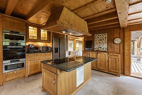 Magnificent Chalet Valhalla 5 Central Chamonix