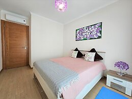 Rocha Prime Center Garage Flat