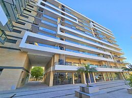 Rocha Prime Center Garage Flat