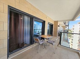 Rocha Prime Center Garage Flat