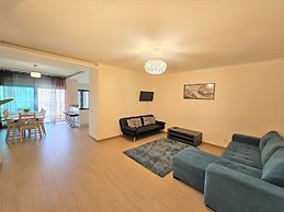 Rocha Prime Center Garage Flat