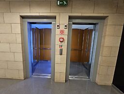 Rocha Prime Center Garage Flat