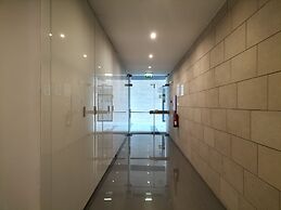 Rocha Prime Center Garage Flat