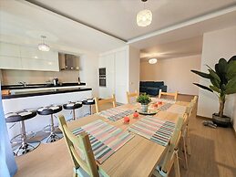 Rocha Prime Center Garage Flat