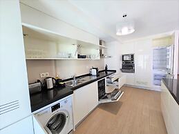 Rocha Prime Center Garage Flat