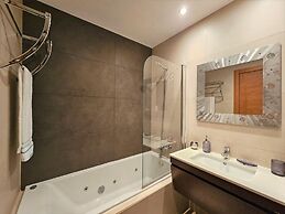 Rocha Prime Center Garage Flat