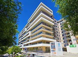 Rocha Prime Center Garage Flat