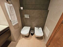 Rocha Prime Center Garage Flat